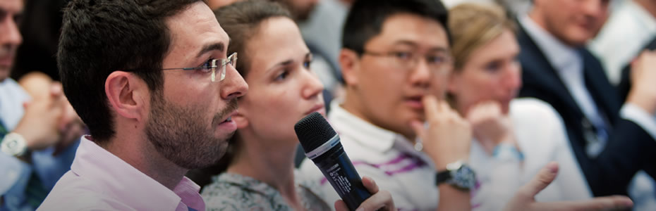 ie-students-and-alumni-during-the-conference.jpg