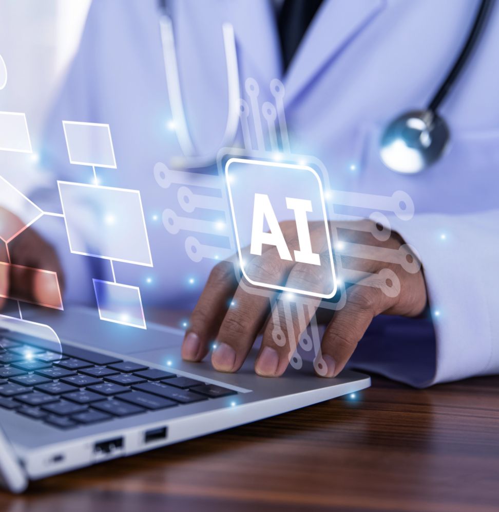 Fondo con persona tecleando y una superposición de la palabra IA