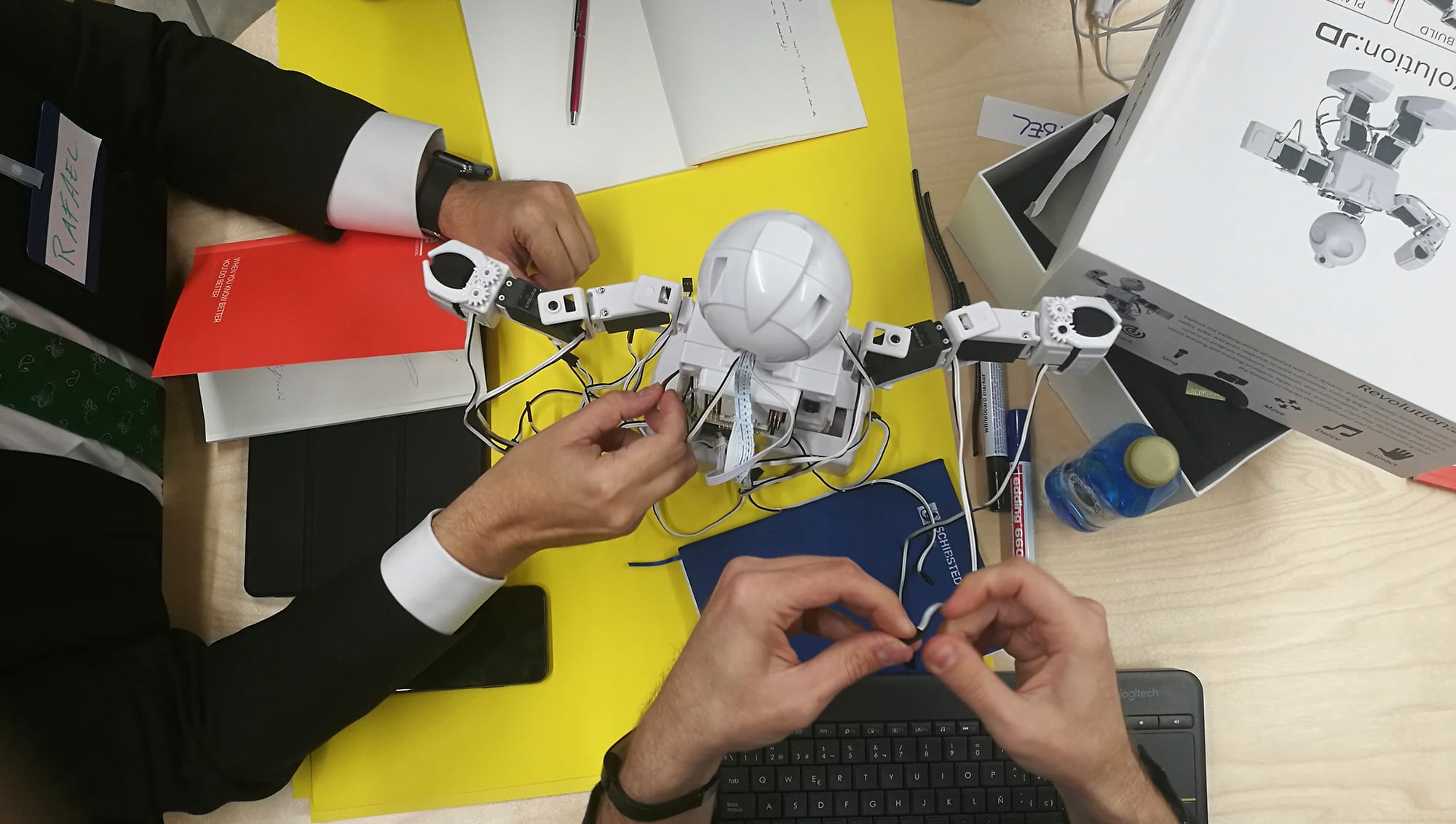 Drones y robots o lo que sucede cuando juegas con nuevas tecnologias