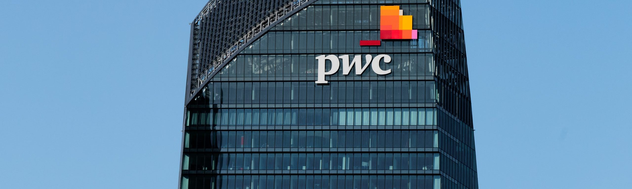 Doble Master en Abogacía y Asesoría Fiscal de Empresas para PwC