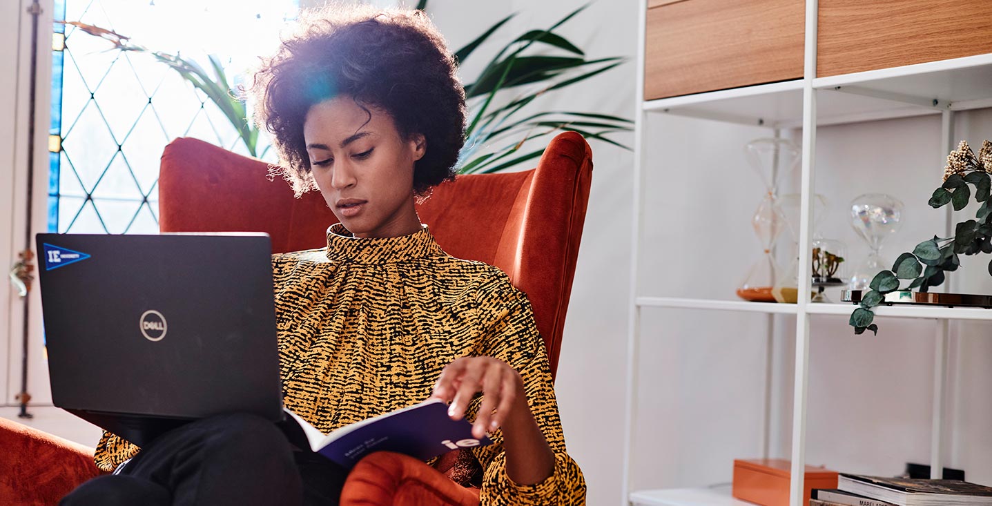 Take the next step—without pausing your career—with a parttime master