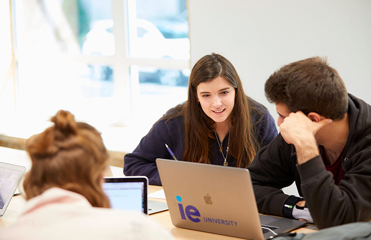 Staying ahead of tech: 8 reasons to study a Master in Computer Science and Business Technology