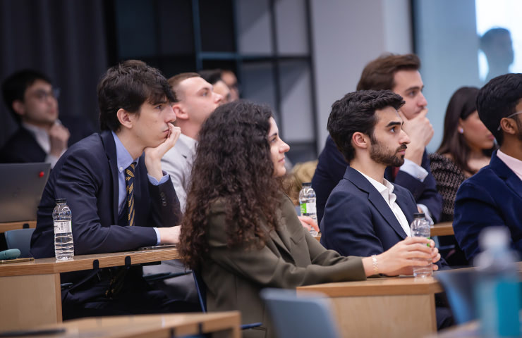 Combining tech, strategy and practical experience: the Master in Applied Economics in a nutshell