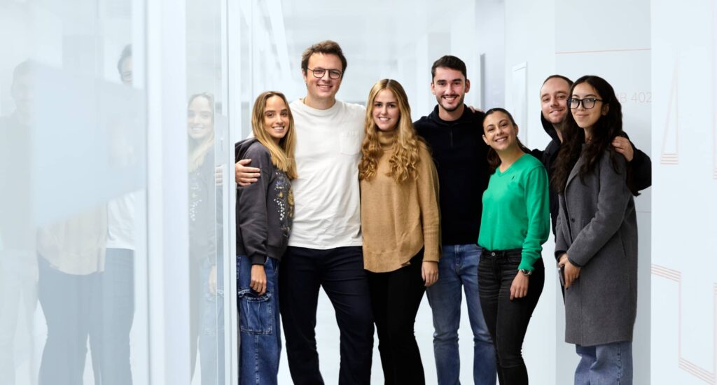 A group of students to help user understand how to choose a university